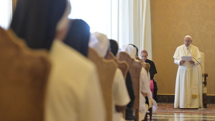 Le Pape recevant les soeurs théatines, le 16 juin 2018 au Vatican.
