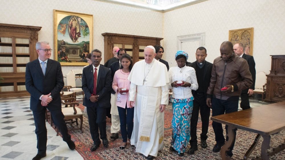 Papa Francesco riceve i familiari di Asia Bibi