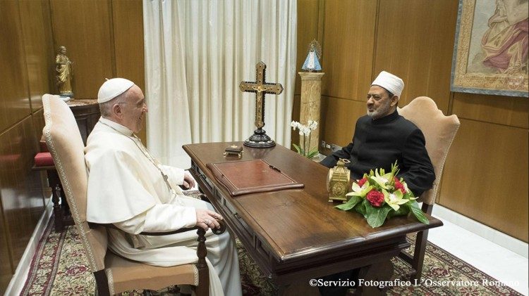 Сустрэча Папы з імамам Ахмедам аль-Таебам. Архіўнае фота