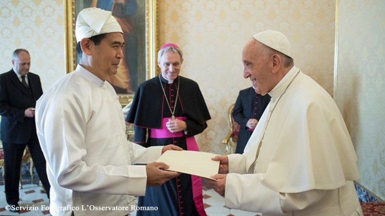 Franziskus am Donnerstag mit dem neuen Botschafter von Myanmar