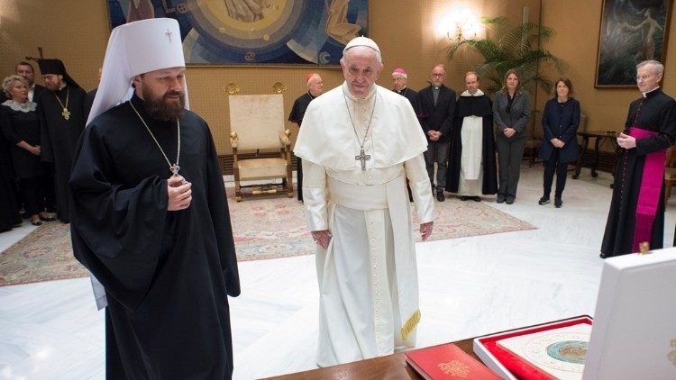 PAPA FRANCESCO Saluto alla Delegazione del Patriarcato di Mosca nell'Auletta Paolo VI