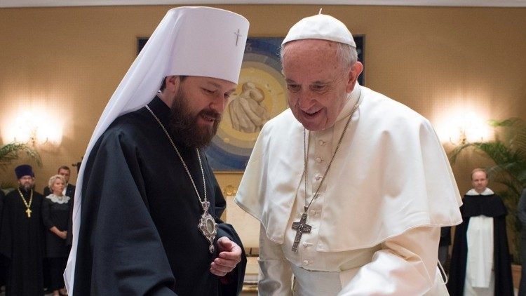 Il Papa e il Metropolita Hilarion, presidente del Dipartimento delle Relazioni Esterne del Patriarcato di Mosca- Foto d'Archivio
