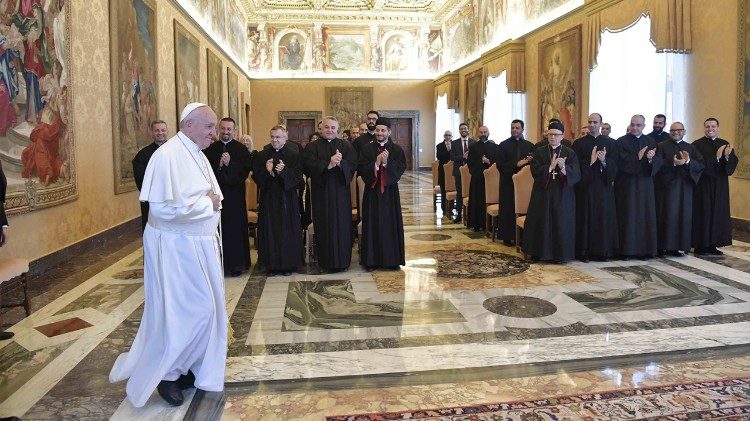 El Papa en la sala del Consistorio 
