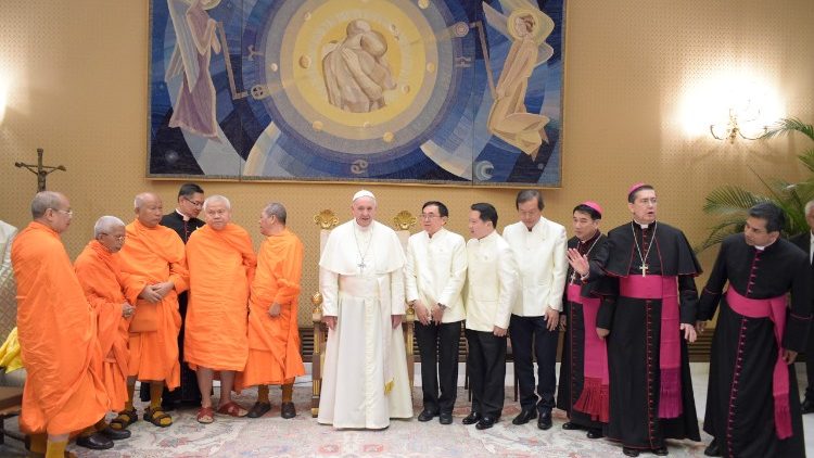 Папа с представителями дхармических религий