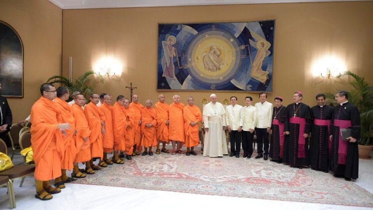 El Papa Francisco recibe a delegaciones budistas y dhármicas en el Vaticano