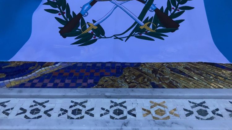  Giardini Vaticani, cerimonia di intronizzazione del mosaico raffigurante la Vergine del Rosario del Guatemala- Bandiera del Guatemala
