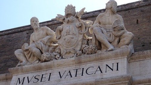 Главный вход в Музеи Ватикана: символ открытости