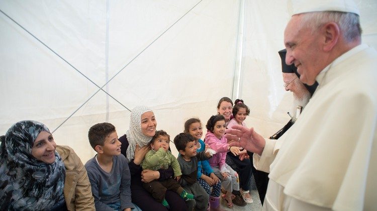 El Papa y las familias de migrantes en Moria
