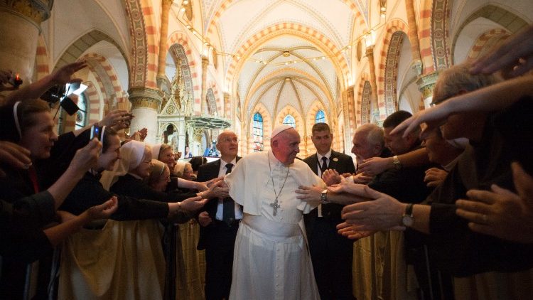 Papa Franjo za vrijeme susreta sa svećenicima, redovnicima i redovnicama (Sarajevo, 6. lipnja 2015.)