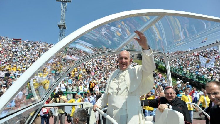  Papa Françesku në Sarajevë, në qershor 2015: Mesha në stadiumin e  Kosevo