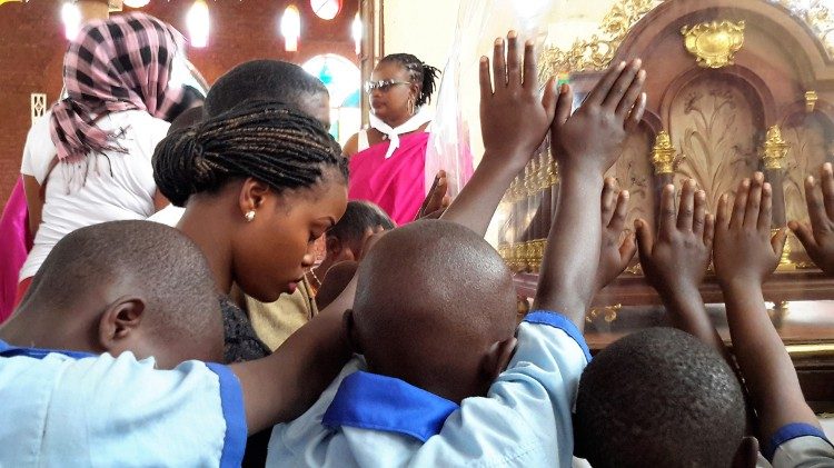 Pielgrzymka relikwii św. Teresy od Dzieciątka Jezus w sercu Afryki