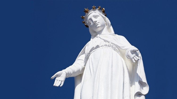 Статуя на Дева Мария от Хариса, Ливан