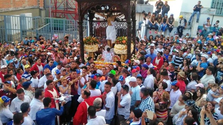 Miles de fieles y peregrinos celebran la festividad del Santo Cristo de la Grita.