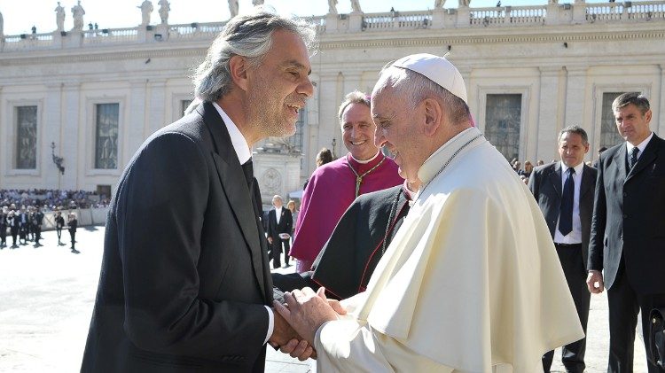 Папа Франциск с Андреа Бочели