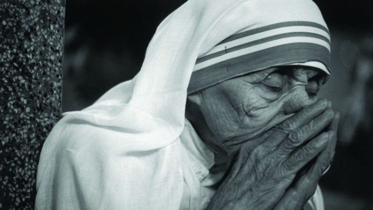 Mother Teresa in prayer