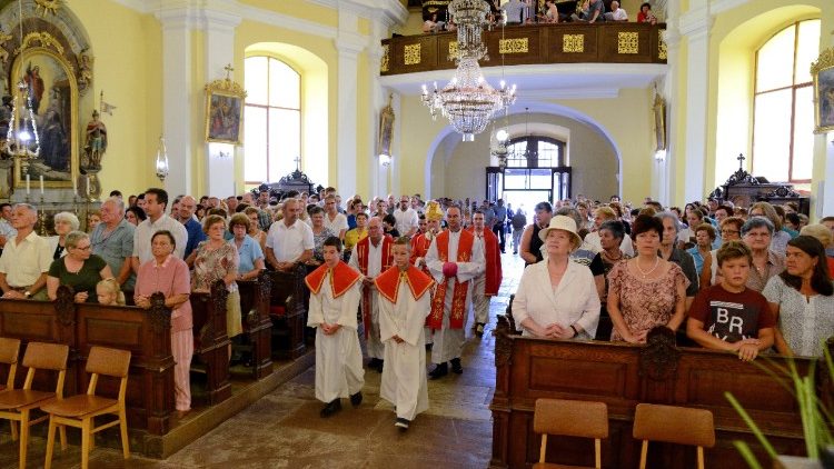 Mons Stanislav Zore ha presieduto a Raka la messa della festa di san Lorenzo 2.jpg