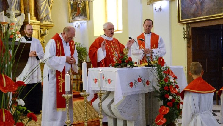 Mons Stanislav Zore ha presieduto a Raka la messa della festa di san Lorenzo 4.jpg