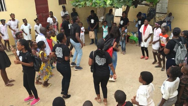 2018.08.16 Giovani e adolescenti di Luanda, in Angola