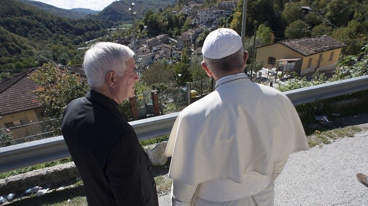 Papa Francesco con monsignor D'Ercole