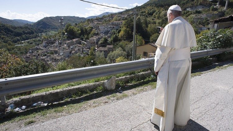  Il 4 ottobre 2016 Papa Francesco visita le zone terremotate colpite dal terremoto