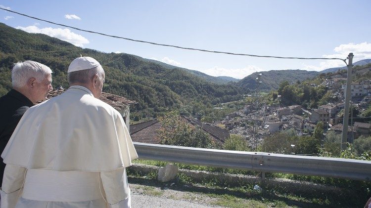 Em 4 de outubro de 2016, o Papa visitou algumas áreas atingidas pelo terremoto no centro da Itália