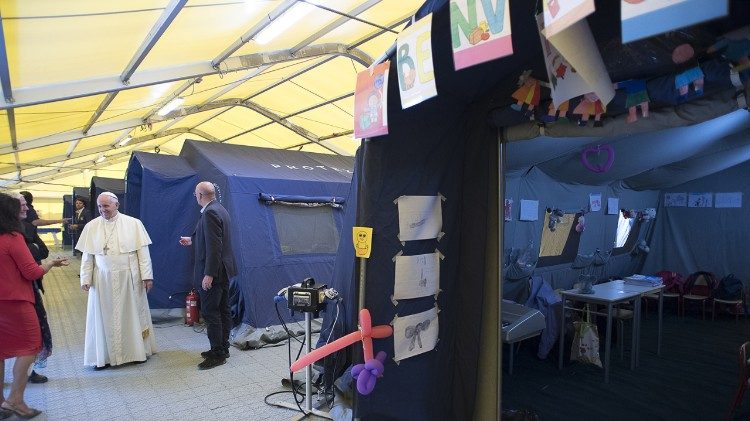 Papa Francesco visita le zone terremotate colpite dal terremoto nelle Marche