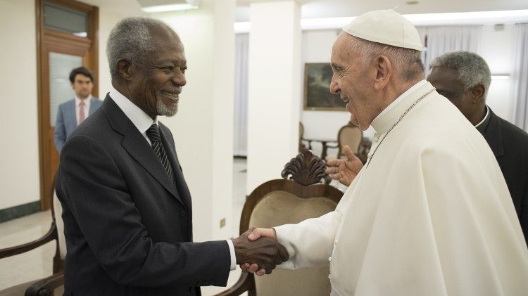 L'incontro di Kofi Annan con Papa Francesco a Casa Santa Marta, avvenuto il 6 novembre 2017 