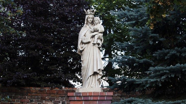 2018.08.20 Statua della Vergine Maria con Bambino, Madonna con corona, Madonna Regina