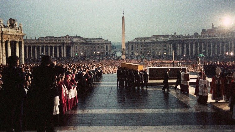 Requiem für den Verstorbenen auf dem Petersplatz