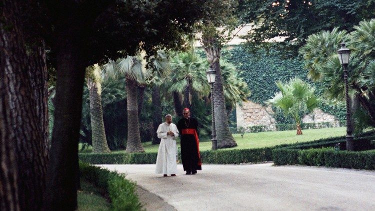 15-09-1978 Giardini Vaticani con Card. Villot (2).jpg