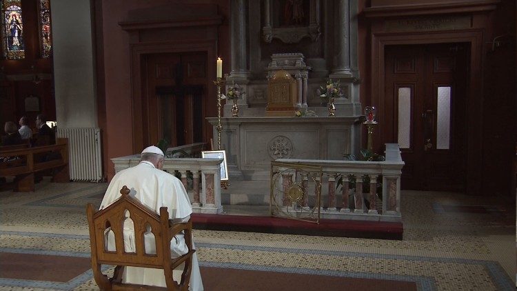 Pope Francis in prayer at the Pro-Cathedral in Dublin. Later on Saturday, Pope met with Irish survivors of abuse by members of the Church.