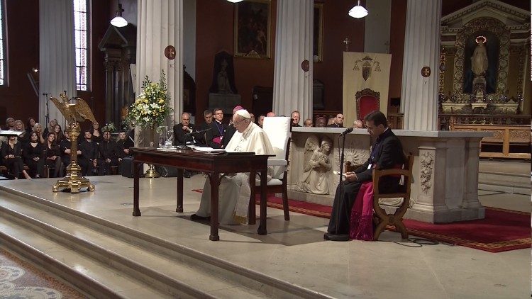 2018.08.25 Papa Francesco - Dublino - Visita alla Pro-Cattedrale 11.jpg