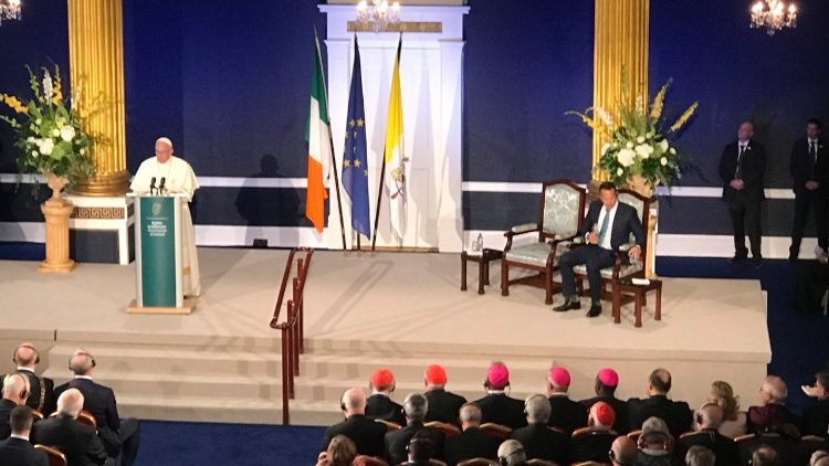  2018.08.25 Papa Francesco - Viaggio a Dublino - Cerimonia di Benvenuto al Castello di Dublino