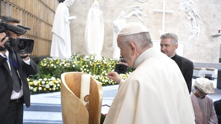 2018.08.26 Papa Francesco in Irlanda - visita al santuario di Knock