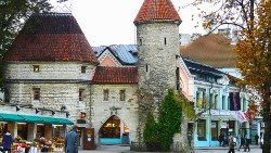 old-town-219158_960_720.jpg