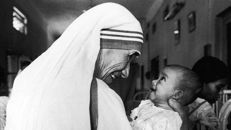 Nënë Tereza e dashuria saj për fëmijët e varfër