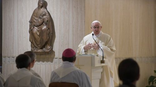 Papa a Santa Marta: silenzio e preghiera contro chi cerca divisioni