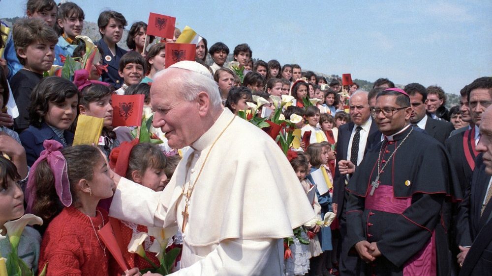 1993-04-25 Giovanni Paolo II Viaggio apostolico in Albania