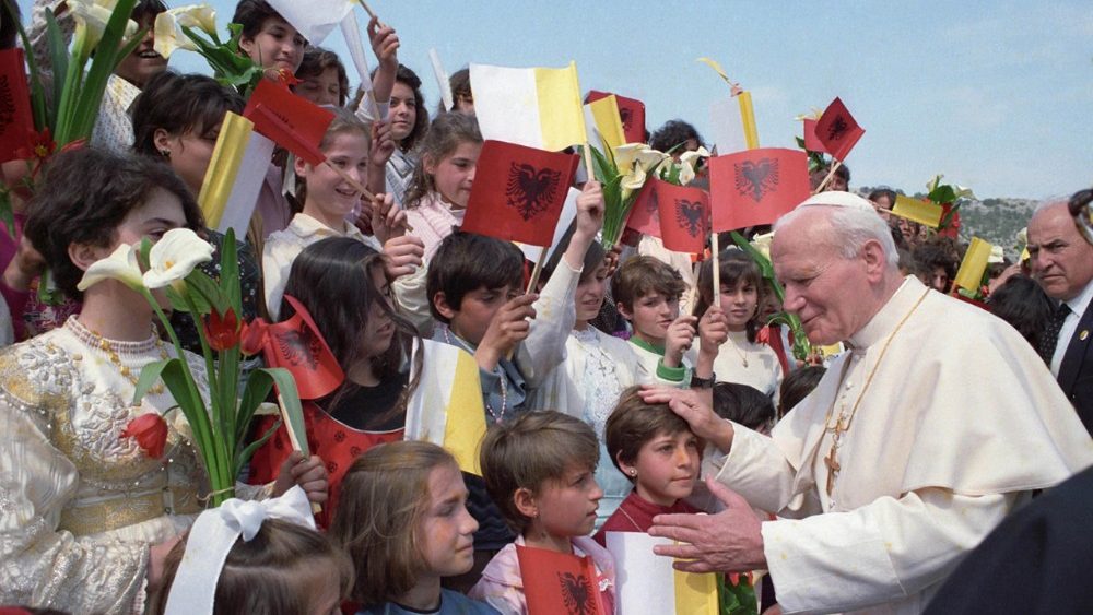 1993-04-25 Giovanni Paolo II Viaggio apostolico in Albania