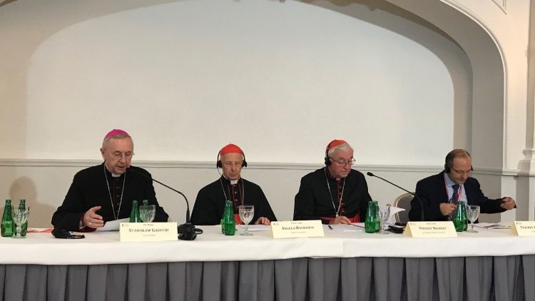 Заседание на Съвета на европейските епископски конференции: кард.Баняско, кард.Никълс и монс. Гадецки