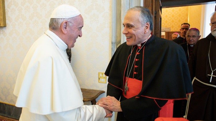Il card. Daniel DiNardo con il Papa durante l'incontro in Vaticano nel settembre scorso