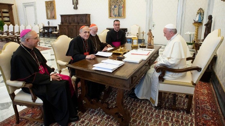 教皇フランシスコと米国カトリック司教協議会の使節団　バチカン、2018年9月13日