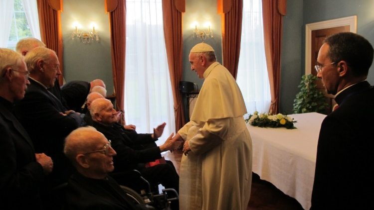 Le Pape et les jésuites irlandais le 25 août 2018 à la nonciature de Dublin, en Irlande. 