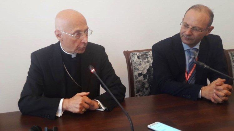 Cardinale Angelo Bagnasco e Thierry Bonaventura