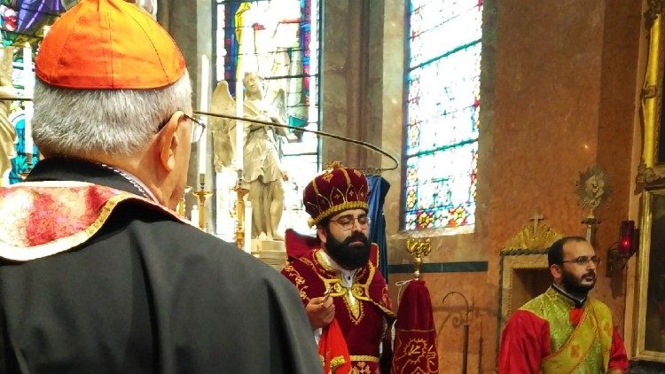 Cardeal Leonardo Sandri participa da Divina Liturgia da Congregação Armênio Mequiterista 