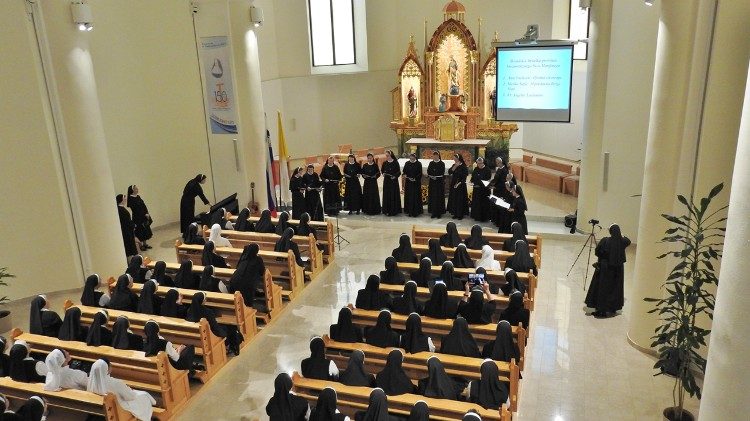 Inaugurazione del anno giubilare 150 anni delle suore scolare di San Francesco Cristo Re da mons Alojzij Cvikl 3.jpg