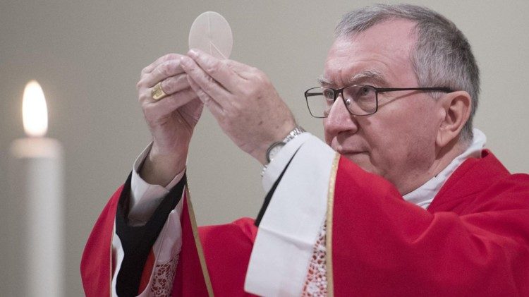 الكاردينال بارولين: البابا فرنسيس يصلي على نية جميع آهالي السلفادور