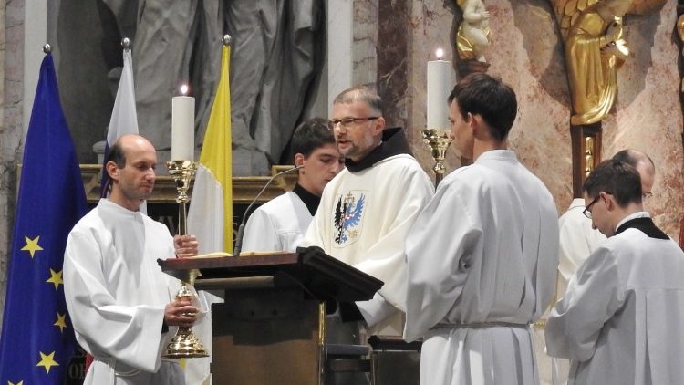Mons Stanislav Zore ha presieduto la messa nella catedrale di Lubiana in occasione del incontro dei rettori dei santuari 1a.jpg