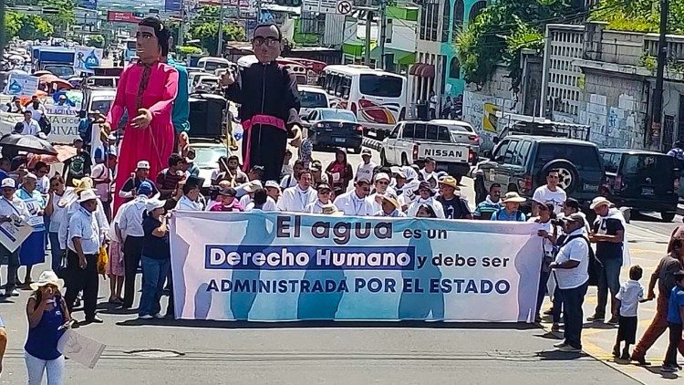 Marcha contra privatizacion agua. El Salvador
