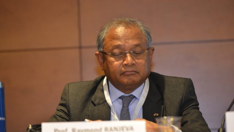 M. Raymond Ranjeva, président de l’académie malgache, ancien vice-président de la Cour internationale de justice